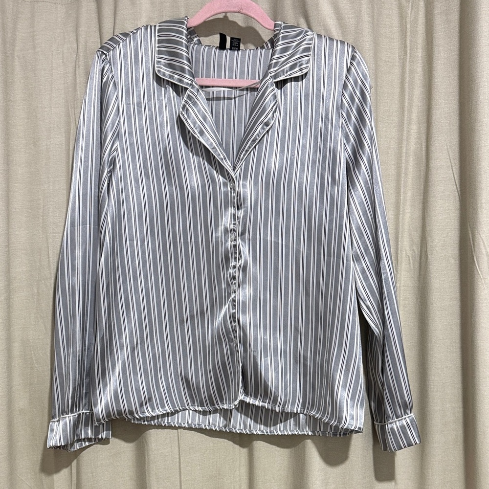 Striped Satin Button-Front Long Sleeve Top - Gray